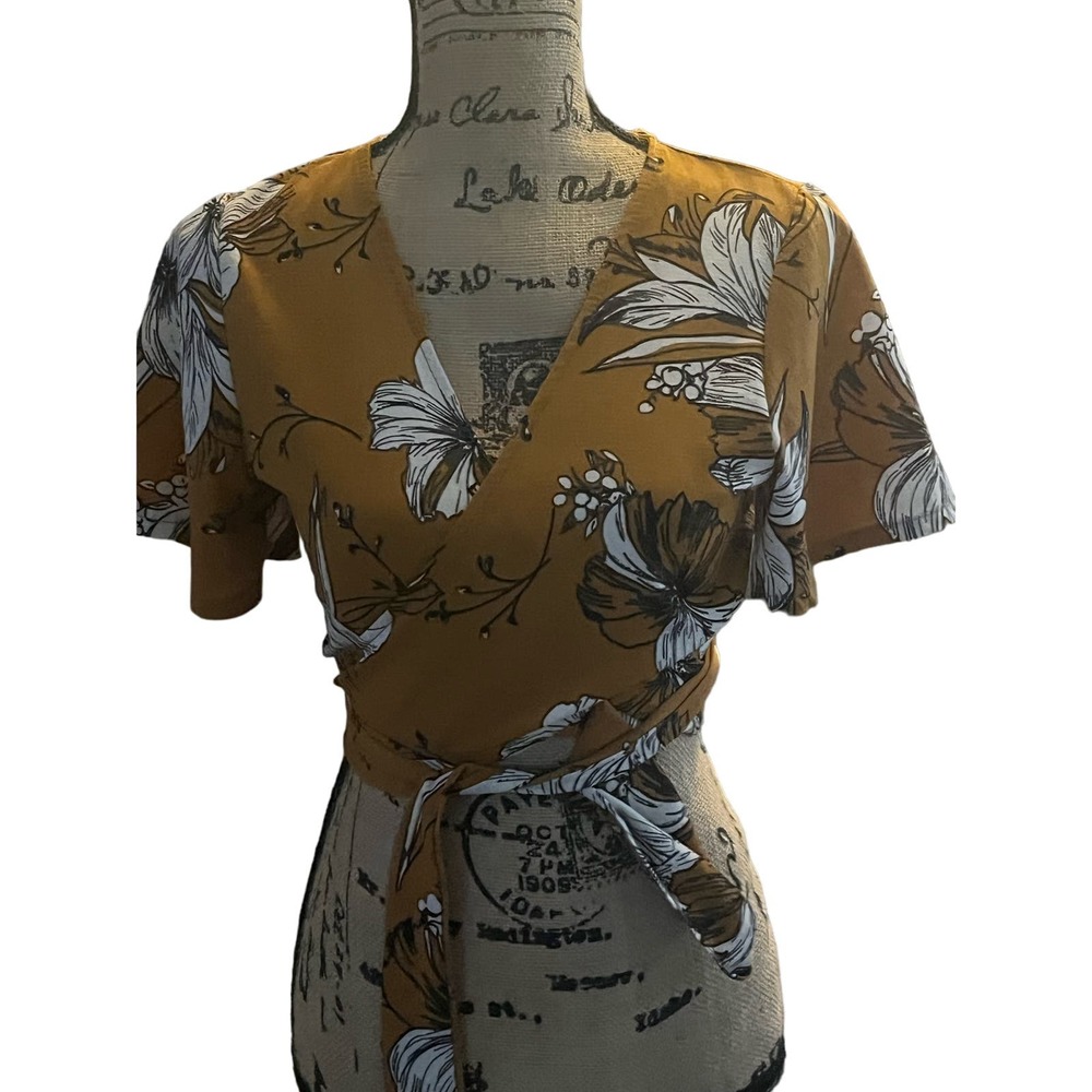 VTG 1980s Short Sleeve Wrap Gold and Flowers White Crop V Neck Shirt Top Size M